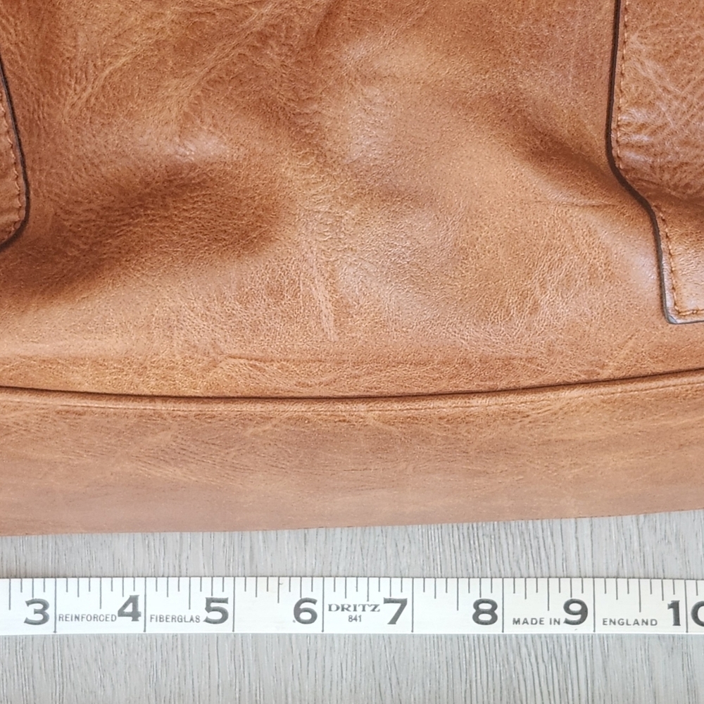 Chic Tan Leather Shoulder Bag - Picture 5 of 7